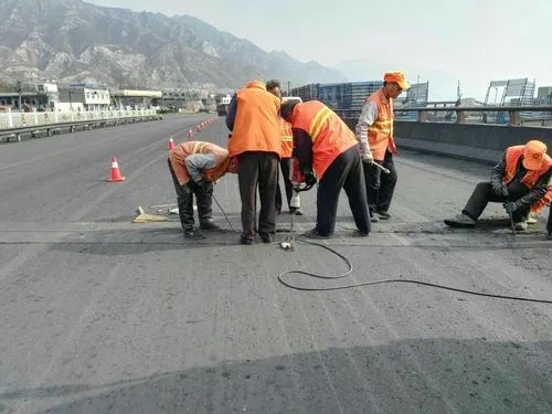 镶黄道路桥梁病害治理